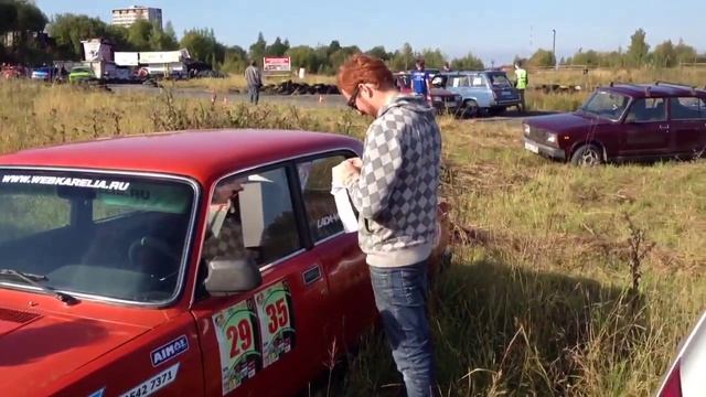 Саня Коробов клеит наклейки автоклуба НФС смотреть онлайн