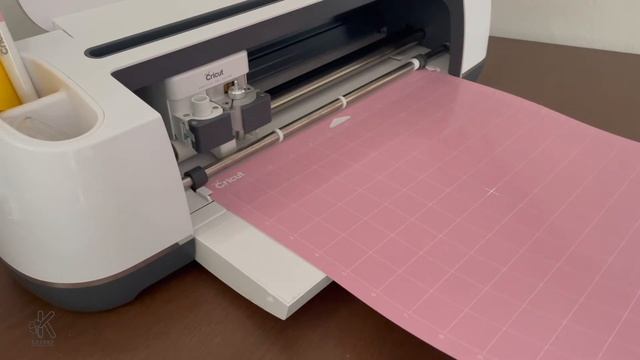 Плоттер Cricut. Загружаем коврик правильно смотреть онлайн