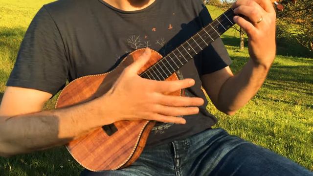 "Hallelujah" by Leonard Cohen - Ukulele arrangement: Kimo Hussey - uke4free - 04.2017 смотреть онлайн