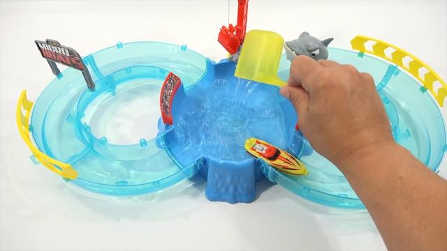 Zuru Micro Boats Shark Attack Challenge - Mini Speed Boats смотреть онлайн