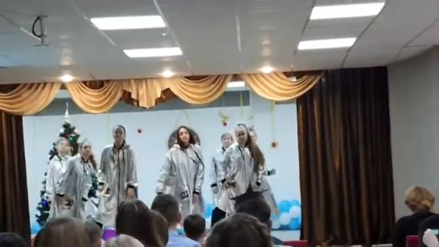 Очень лёгкий и классный танец девочек 7Б!!! ??? смотреть онлайн