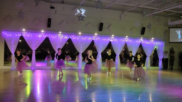 Christmas Dance Party. Cha-cha смотреть онлайн