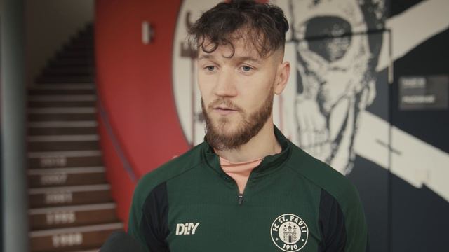 Marcel Hartel und Karol Mets vor dem DFB-Pokal Spiel gegen Fortuna Düsseldorf смотреть онлайн
