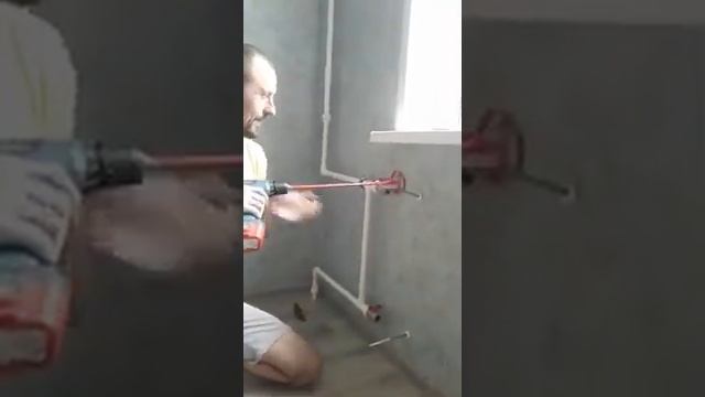 Как можно быстро закрутить крепления для батарей смотреть онлайн