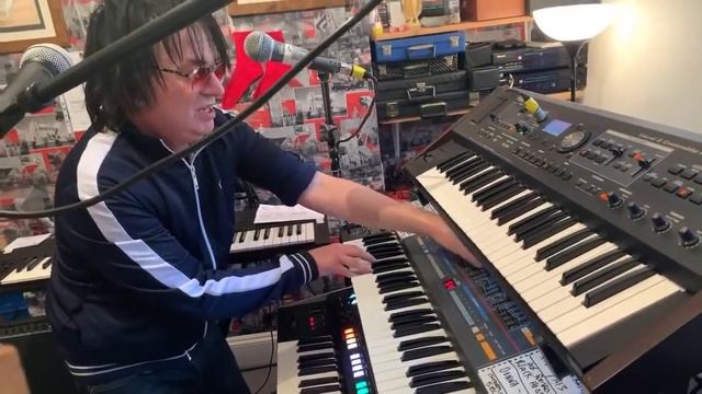 Spencer Davis Tribute - Keep On Running - Analogue Synths смотреть онлайн