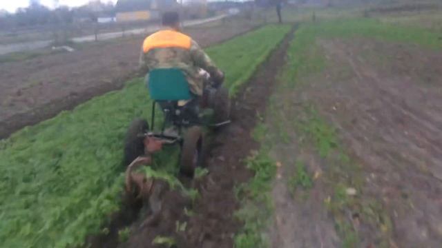 Мотоблок МТЗ, вспашка с адаптером смотреть онлайн