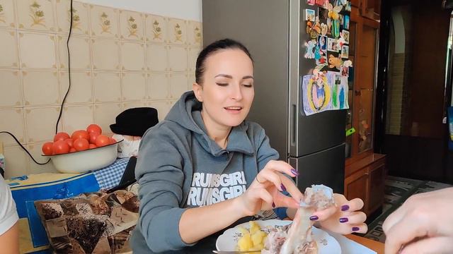 БАБУШКИ В ПАНИКЕ. ЧЕМ КОРМИТЬ ВНУКОВ?!! ЖЕНА-ОВЧАРКА )) смотреть онлайн