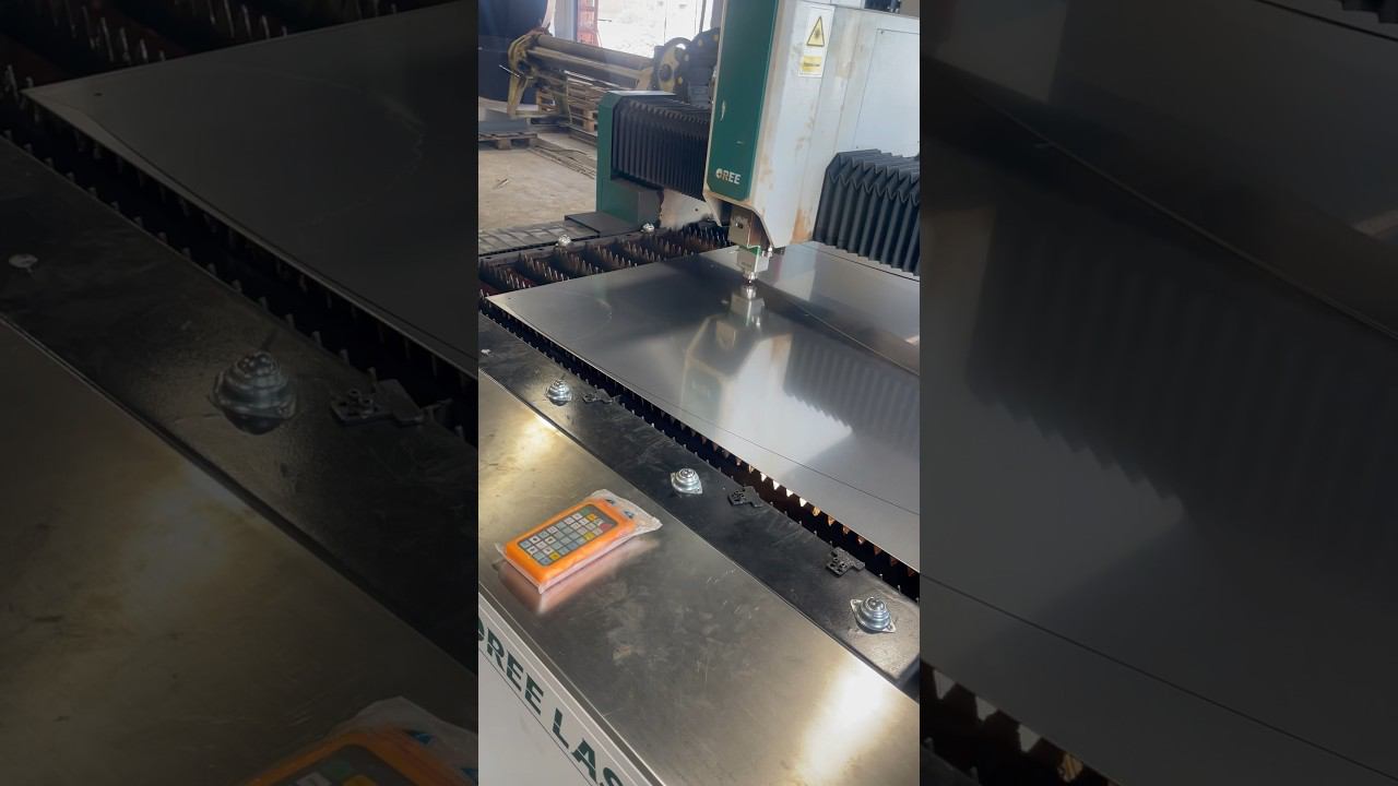 Лазер в деле, режет лепестки на банный чан.#банныйчан #лазернаярезка #чан #баня #производство #пар смотреть онлайн