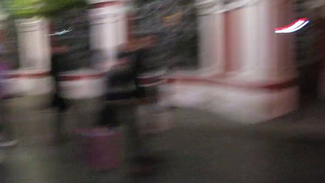 БОСИКОМ ПО МОСКВЕ ! ЧАСТЬ 5 ) 8 октября 2015 г. Температура воздуха +1 ) смотреть онлайн