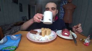 МУКБАНГ/АСМР СЛАДОСТИ-РУЛЕТ БИСКВИТНЫЙ/КОНФЕТЫ/ТРЮФЕЛИ/СЫРКИ ГЛАЗИРОВАННЫЕ/ШОКОЛАД/ЧАЙ/ Mukbang#460