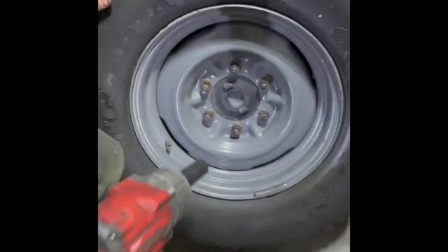FJ40 Rough Country Suspension lift kit installation on a Toyota Land Cruiser 1975 смотреть онлайн