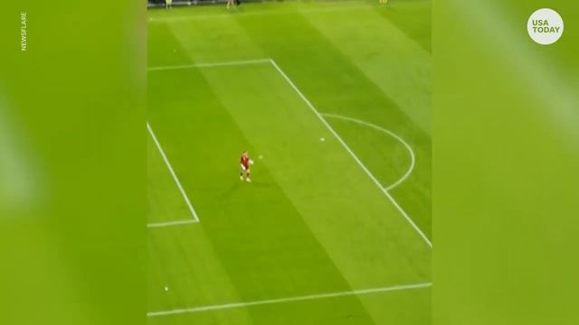 Soccer fan scores a goal from the stands with a paper airplane | USA TODAY смотреть онлайн