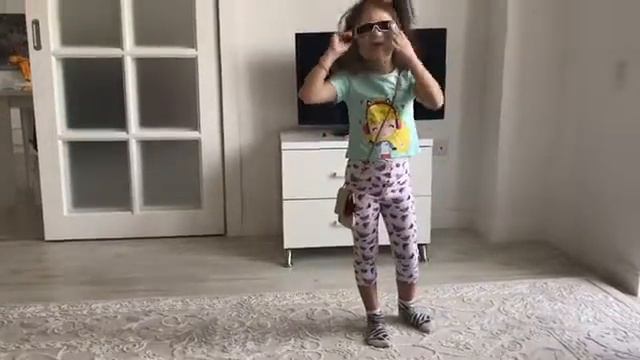 Стилист одежды! Уличный образ! Юный стилист! смотреть онлайн