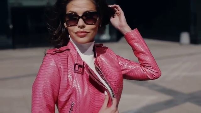 Куртка из кожи питона Рекламный ролик курток из питона GAZDIEVA design смотреть онлайн