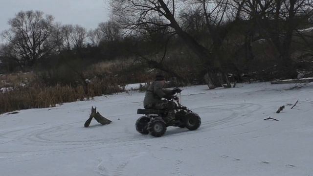 ДРИФТ по ОЗЕРУ не маленьком КВАДРОЦИКЛЕ. #AVANTIS_MIRAGE_110CC смотреть онлайн