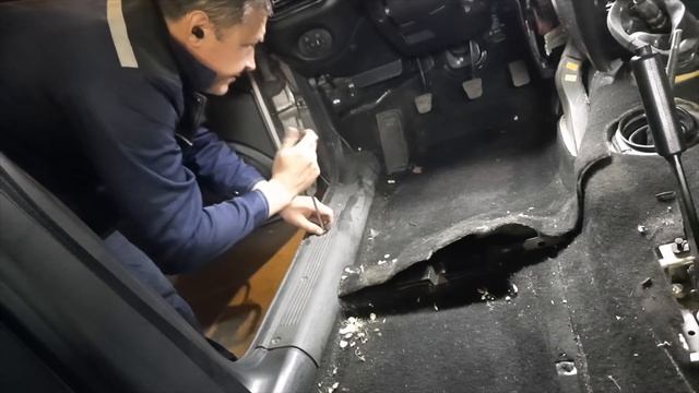 Шевроле Нива, снимаю ковролин смотреть онлайн