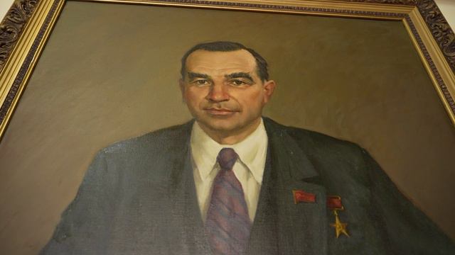 Экскурсия по портретной галерее главного учебного корпуса ПИМУ смотреть онлайн