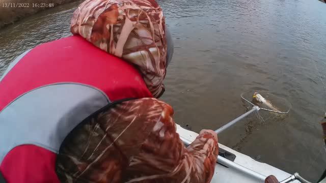 Днепр в ноябре (эпизод 4 - зима на пороге)! Рыбалка 13.11.2022г.