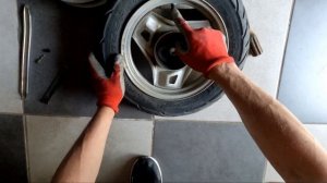 КАК РАЗБОРТИРОВАТЬ КОЛЕСО на СКУТЕРЕ СВОИМИ РУКАМИ