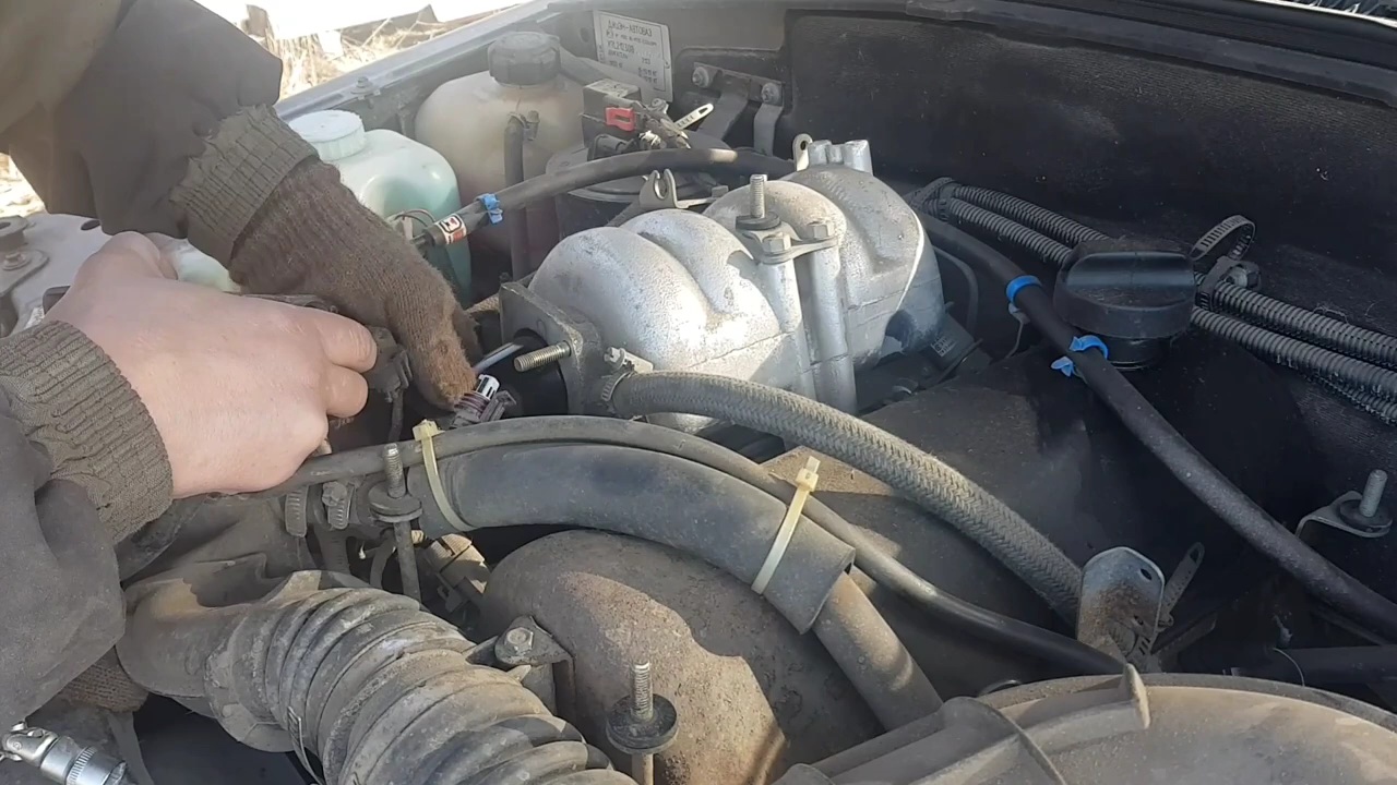 ШЕВРОЛЕ НИВА КАК ВЫТАЩИТЬ КОПЬЁ И АКУСТИЧЕСКИЙ ПАТРУБОК ? смотреть онлайн