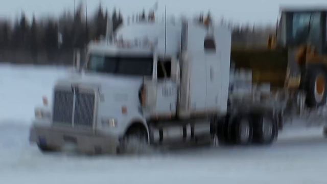 Racing Across Ice! смотреть онлайн