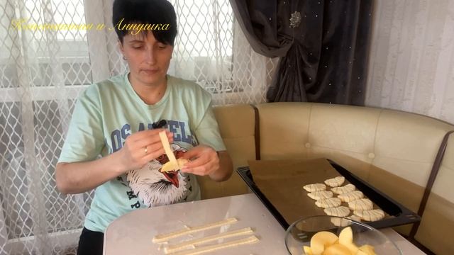 [243]Слойки с яблоками из слоёного теста/Это просто БОМБА/Готовить быстро/Эми помощница на кухне смотреть онлайн