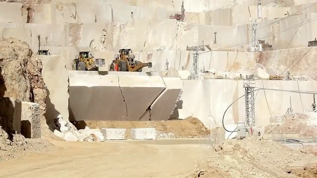 Добыча мрамора Crema Marfil от Levantina