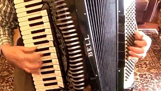 Bell Accordion Beautiful Sound 41/120 No Tone Chamber Excellent смотреть онлайн