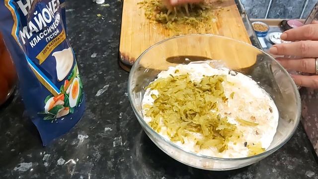 готовим салат из шампиньонов ,куриного филе и солёного огурчика?? смотреть онлайн