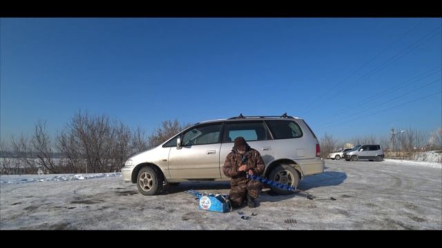 Как пробурить большую лунку маленьким буром. смотреть онлайн