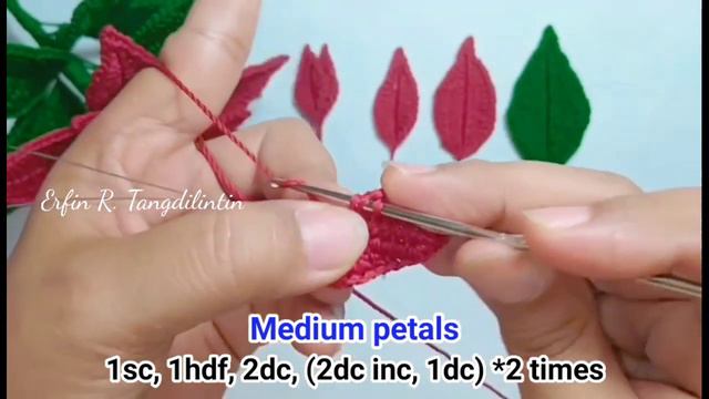 How to crochet poinsettia flowers Part 1 || Poinsettia petals || Christmas flowers смотреть онлайн