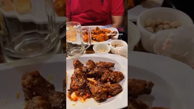 Leopold cafe, Mumbai. смотреть онлайн