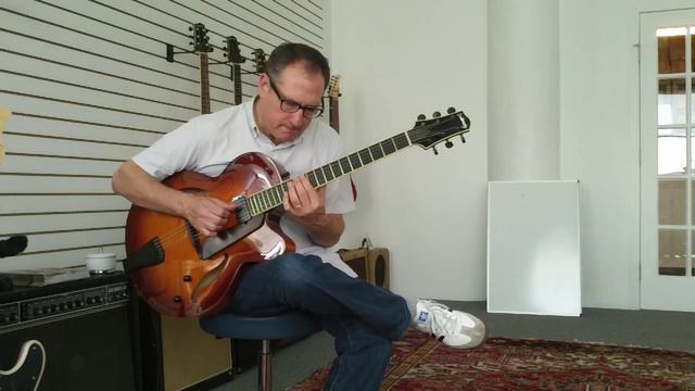 Chuck Loeb plays an LS-17 смотреть онлайн