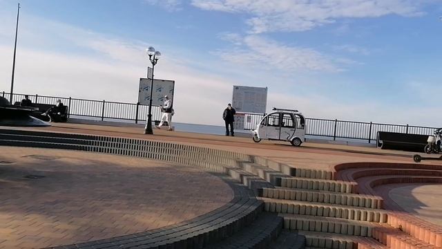 Нашли тук - тук в Сочи и поехали на море купаться зимой смотреть онлайн