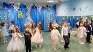 Танец «Милая мама»(старшая группа) Карпач Г.