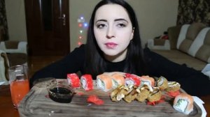 СУШИ РОЛЛЫ MUKBANG ВИДЕО КОТОРОЕ НИКОМУ НЕ ПОНРАВИЛОСЬ / ПЕРВЫЙ МИЛЛИОН / не asmr Ayka Emilly