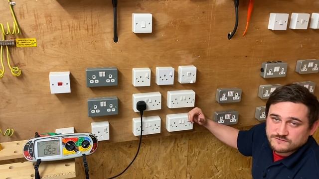 How to Find a Fault on a Ring Final Circuit (Sockets) Help for AM2 & AM2S Testing and Fault Finding смотреть онлайн