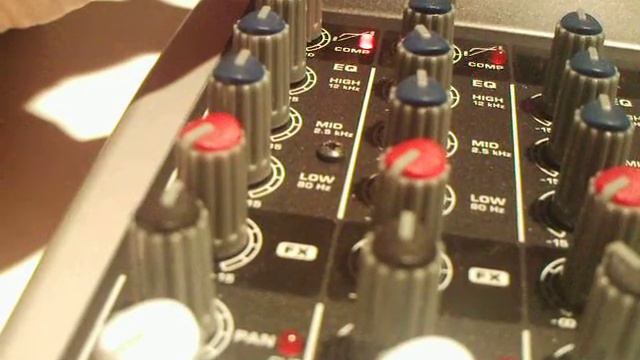 Behringer Xenyx Q802USB Mixer Dutch Review! смотреть онлайн