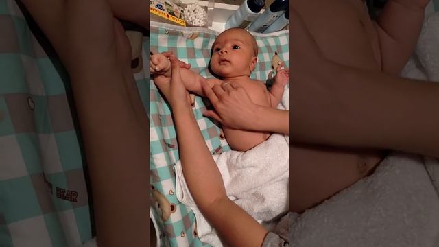 уход за новорожденным после купания. смотреть онлайн