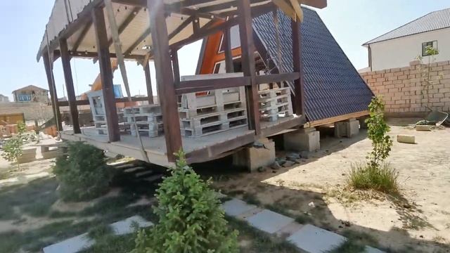 Перевозим беседку по участку ( чуть не разрушили дом) смотреть онлайн