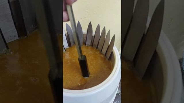 пропитка рукоятей в горячей льняной олифе