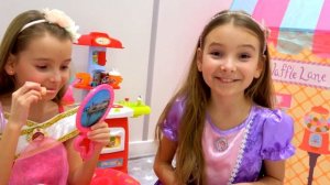 Куклы Беби бон и Беби Анабель -  видео для детей Как Мама Baby dolls and Disney Princesses