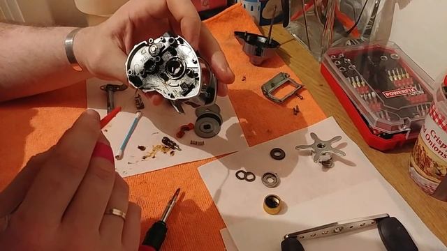 Разбираем Мултипликатор Abu Garcia Revo Toro 51HS (Чиним Кнопку) смотреть онлайн