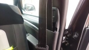 Передний ремень безопасности Рено Дастер не втягивается назад, решаем проблему