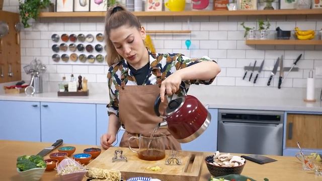 Noodle Nasıl Yapılır? ? Tüm İncelikli Püf Noktalarıyla Sebzeli Noodle Tarifi | Şipşak Tabaklar B6 смотреть онлайн