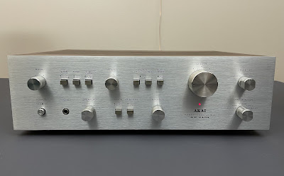ВИНТАЖНЫЙ стереоусилитель AKAI AM-2400 с тюнером-Япония-1975-год