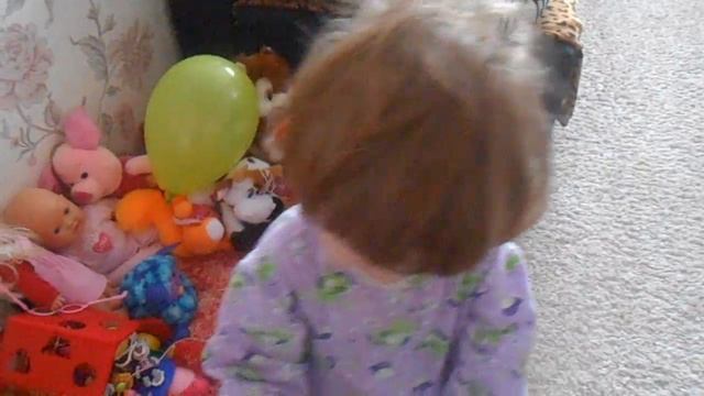 Алиса играет с мышкой)))милашка)) смотреть онлайн