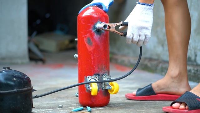 I turn Fridge Compressor into a Air Compressor смотреть онлайн