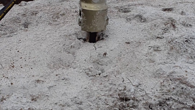 Разрушение валунов и скал гидроклиньями Darda