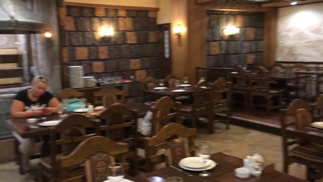 Таверна Ереван на улице Теряна. Общий зал смотреть онлайн
